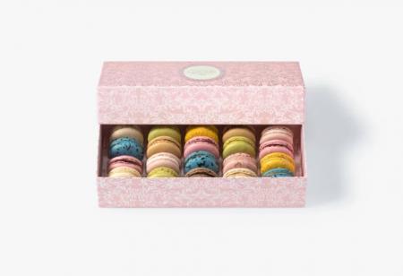 HỘP QUÀ 20 BÁNH MACARONS MÀU HỒNG ARABESQUE