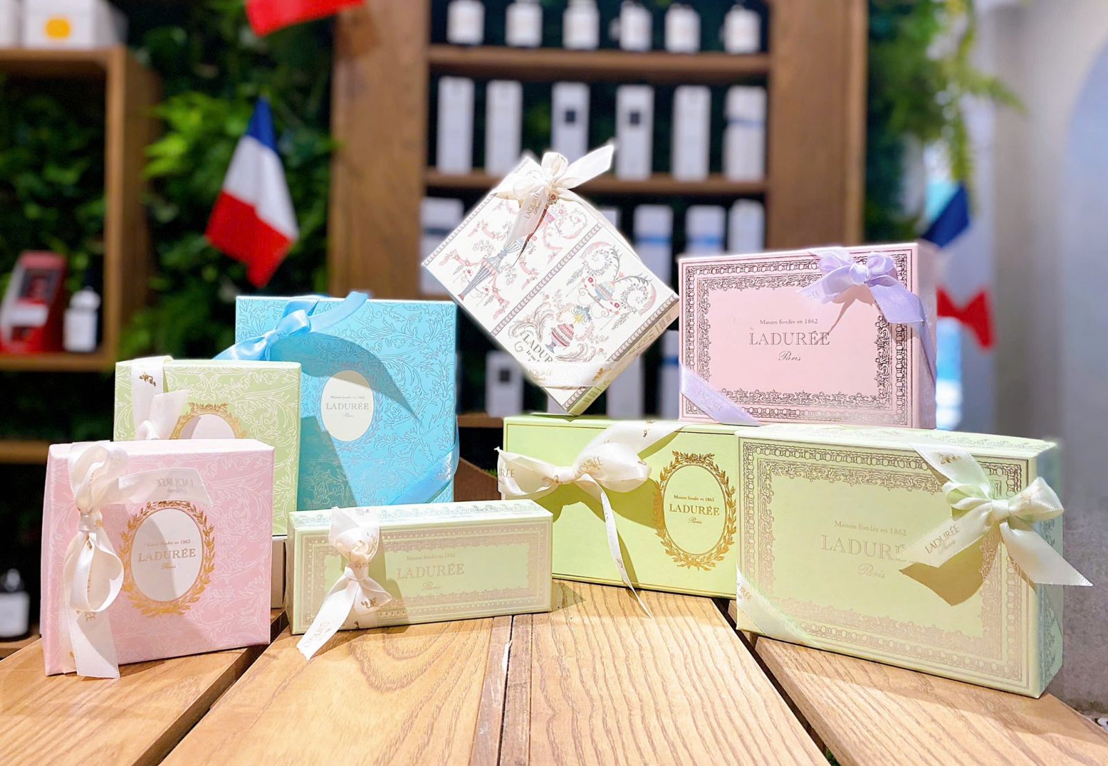 Macaron Laduree bánh