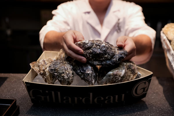 Bàn tiệc hảu Champagne sang trọng cuối năm