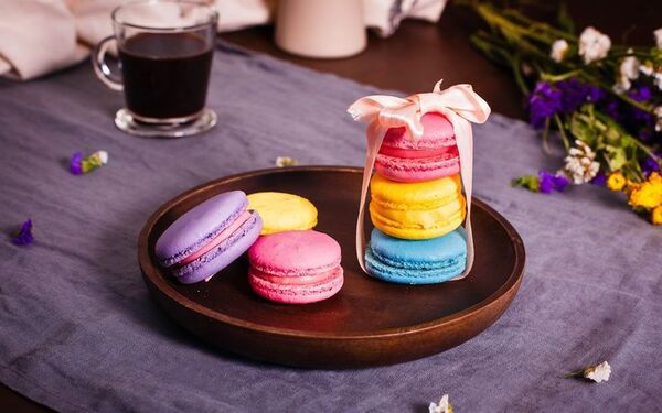Cảm hứng nghệ thuật từ bánh macaron nhập khẩu
