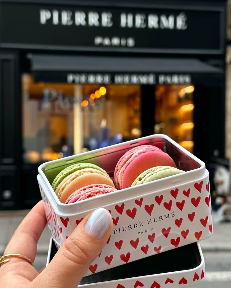 Giữ trọn hương vị macaron Pháp