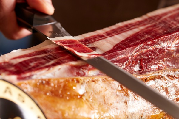 Kỹ thuật cắt lát đùi heo muối 5J