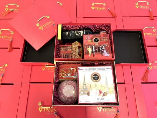 Thiết kế sang trọng quà tết nhập khẩu