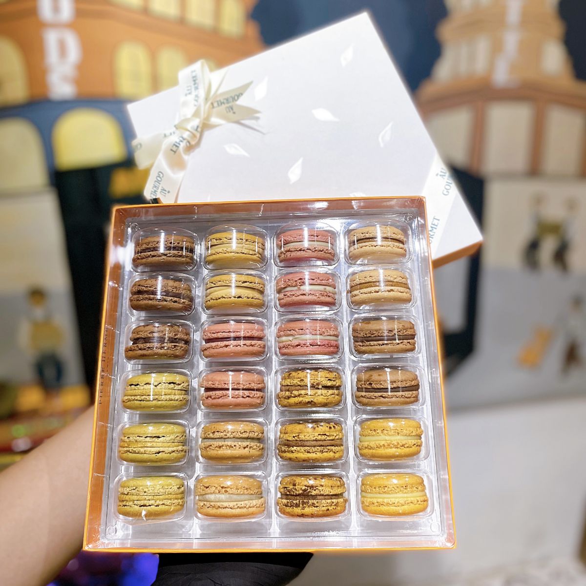 Xếp hàng mua Macaron