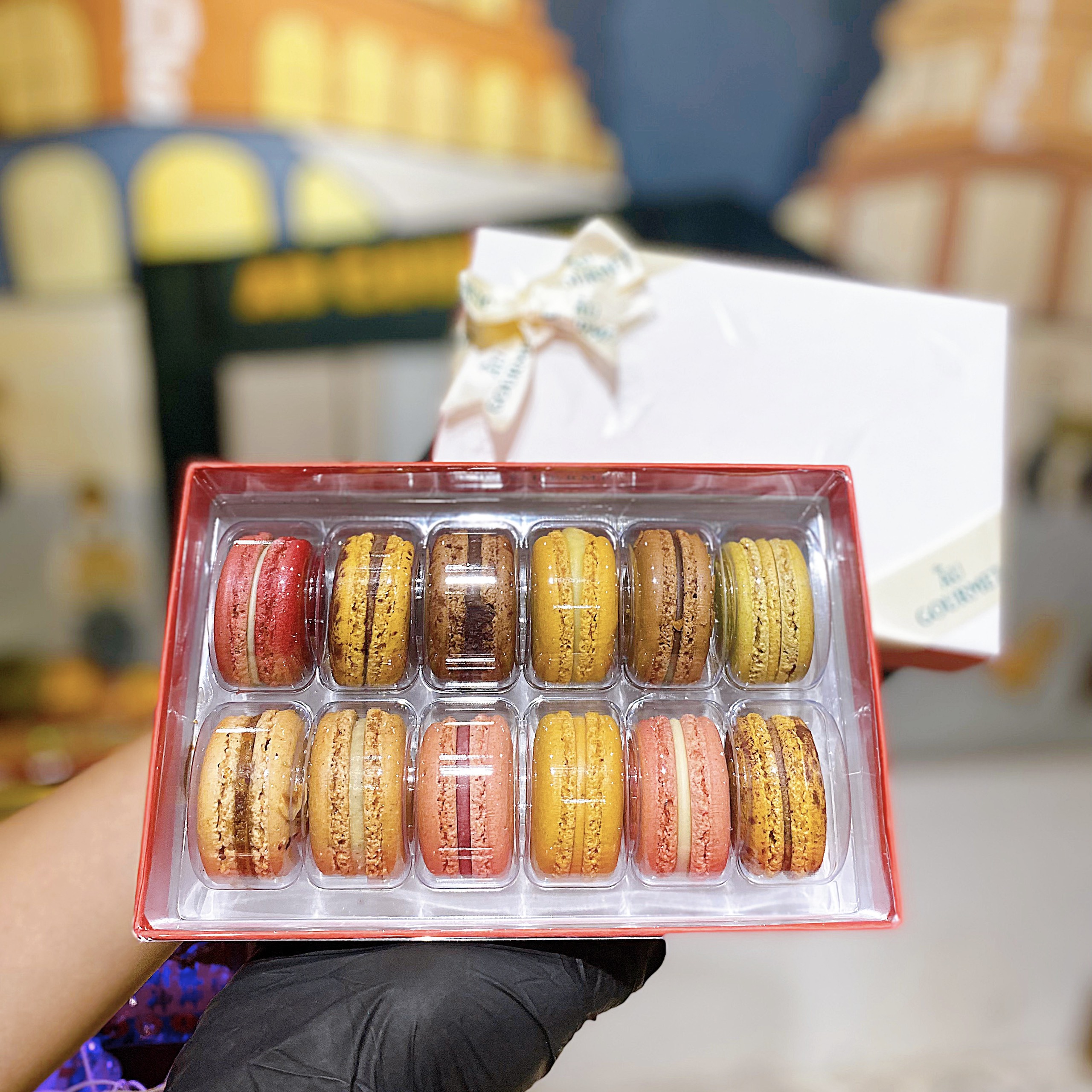 Xếp hàng mua Macaron: Hành trình “vượt gian nan