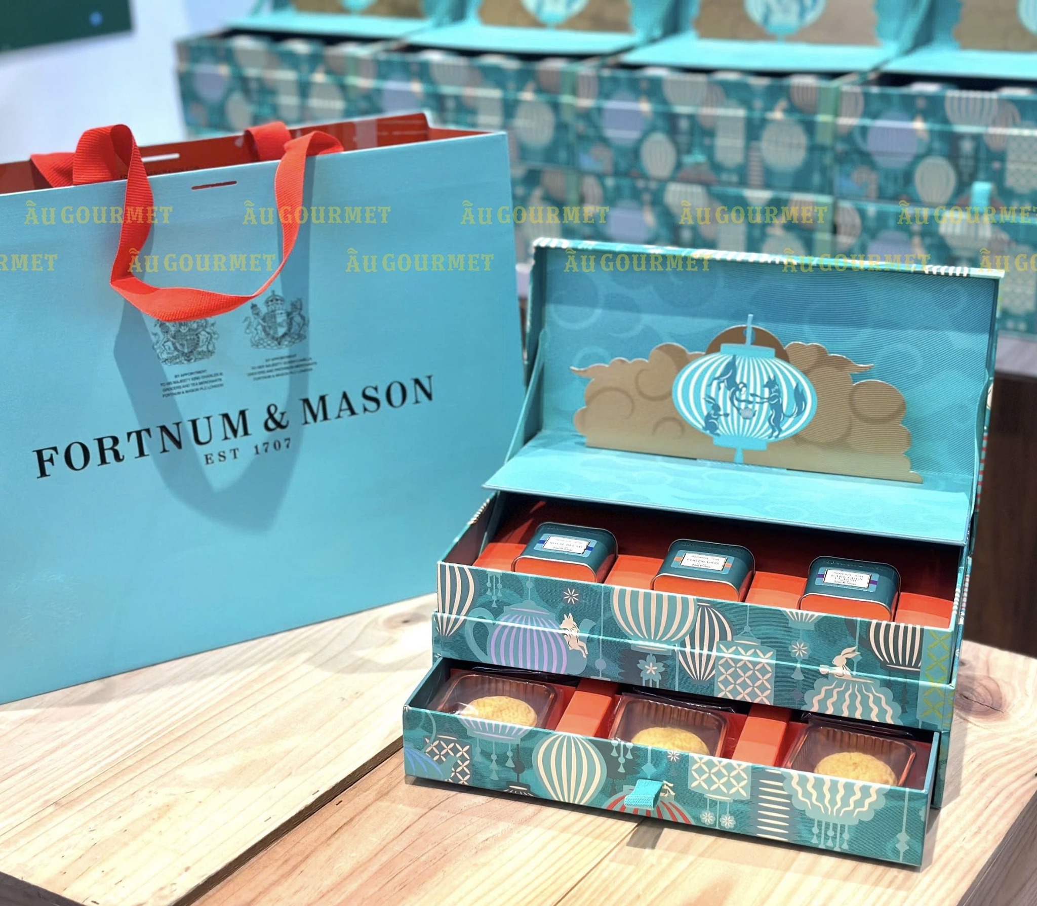 Bánh trung thu Fortnum & Mason biểu tượng hoàng gia